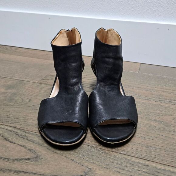 Gidigio Italy Italian Leather Peep Toe Shootie Sandal in Black - Picture 2 of 9